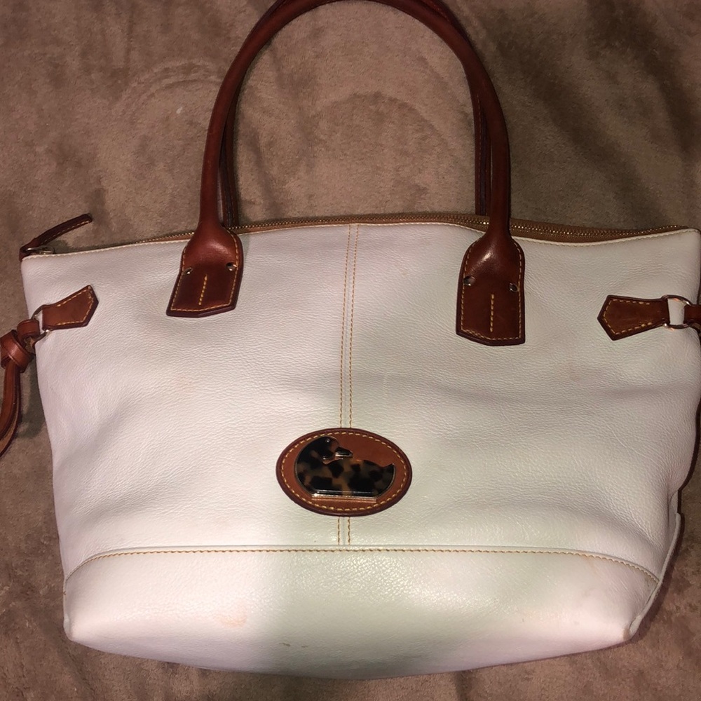 🤎Dooney & Bourke White Bag🤎